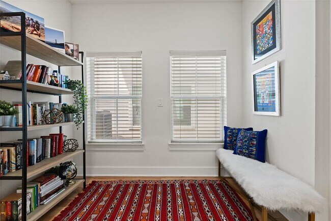 Building Photo - 2713 Halcyon Dr