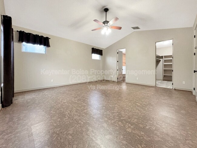 Building Photo - 3349 N Justin Ave