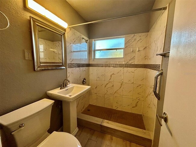 Building Photo - 21969 Beverly Ave