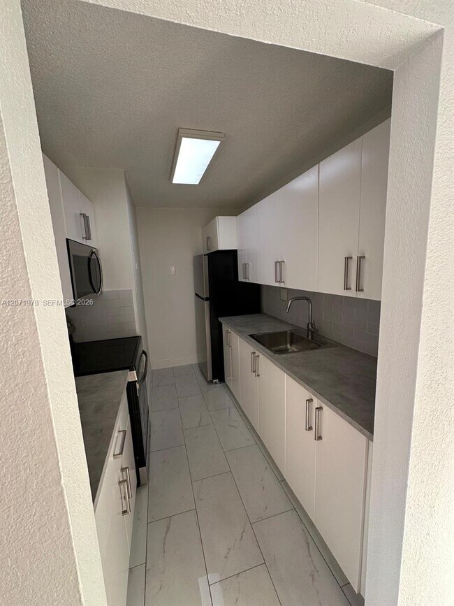 Building Photo - 7401 SW 152nd Ave