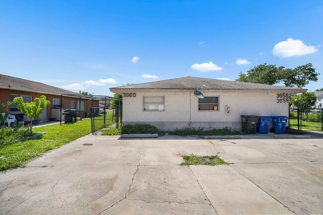 Primary Photo - 3656 Seminole Ave