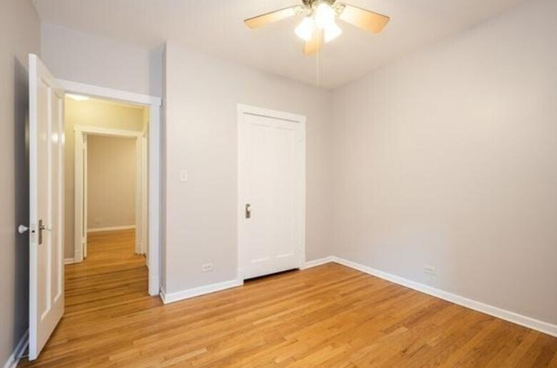 Building Photo - 4019 N Clarendon Ave