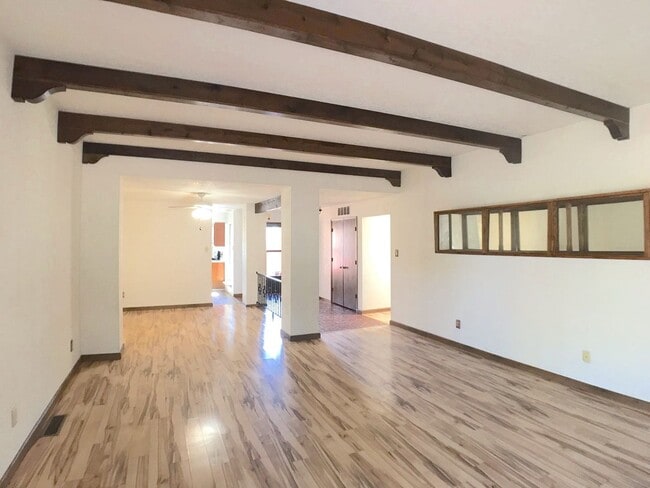 Building Photo - Spacious 2BR/2BA located on Golf Course in Rio Communities. Hardwood floors in living space. 2 Ca...