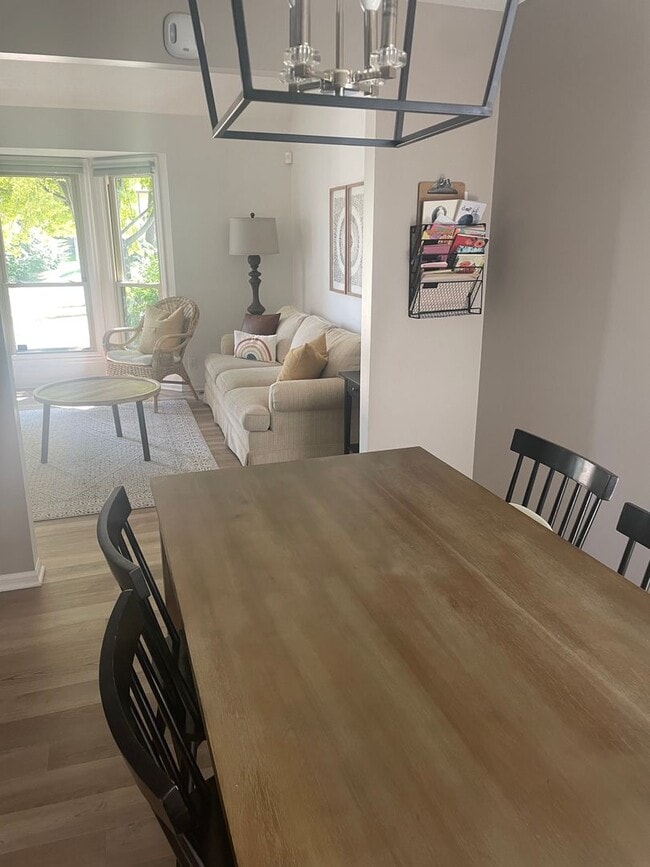 Building Photo - Beautifully Updated Pepperwood Three Bedroom!