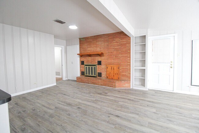 Building Photo - 434 Cosgrove St