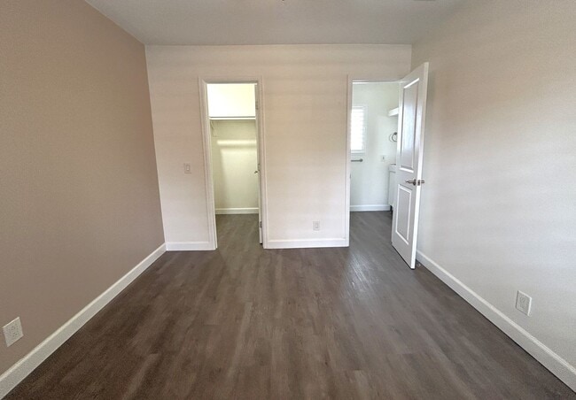 Building Photo - OAK CREEK DR UNIT D ONTARIO 91761  (2 BED / 2 BATH)