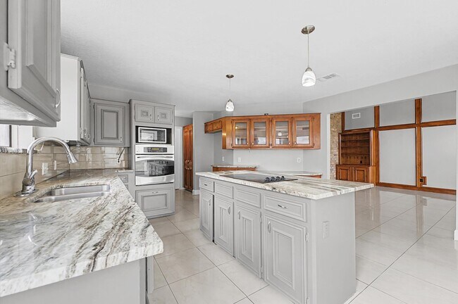 Building Photo - 7223 Mission Ct Dr