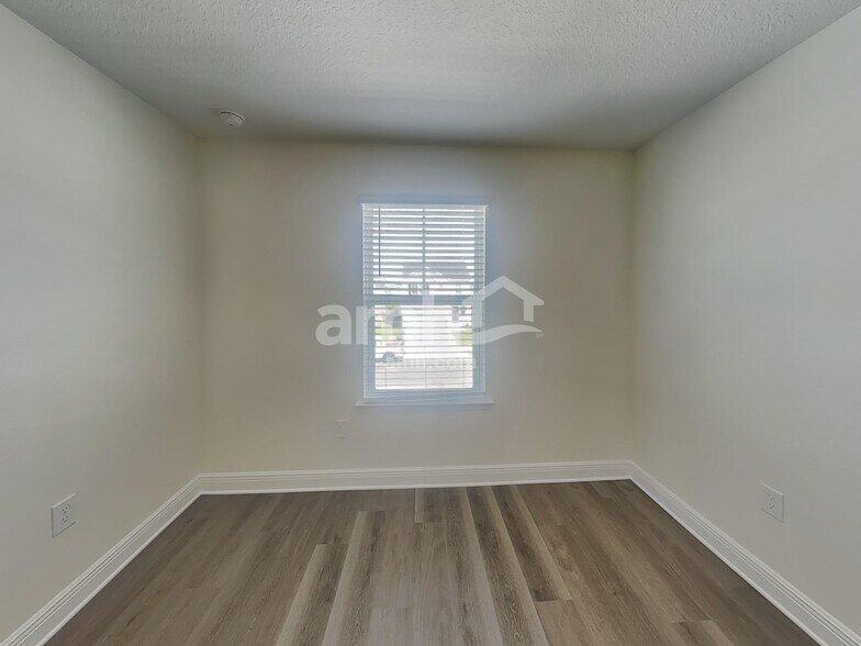 Building Photo - 5933 Sycamore Pl St