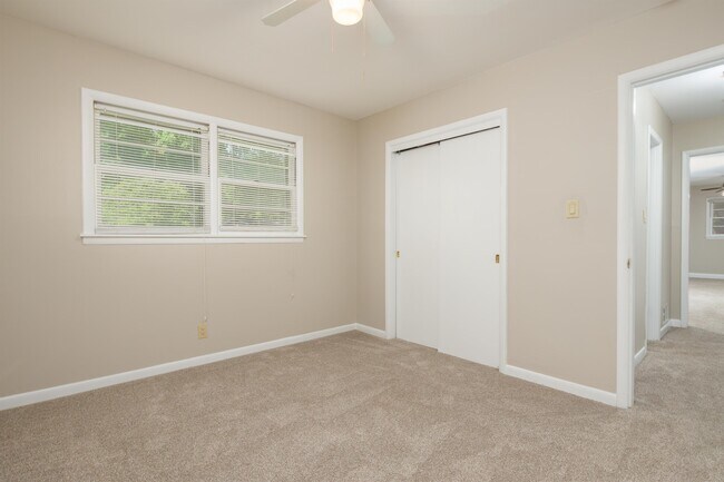 Building Photo - 2004 Rosewood Dr NW