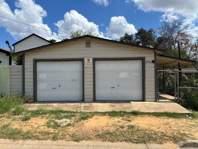 Primary Photo - 2902 E Stewart St