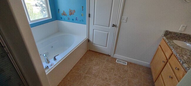 Building Photo - Beautiful 2 Story Home w attached 2 car ga...