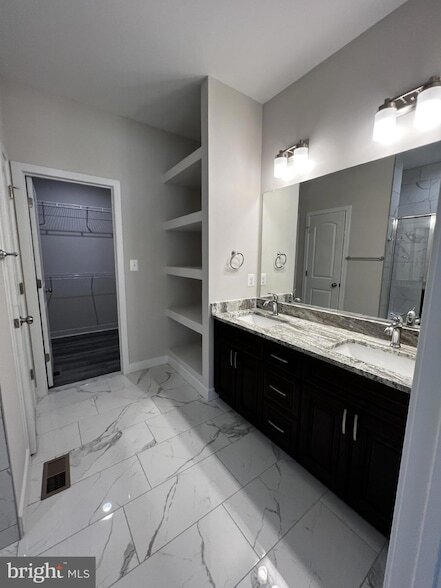 Building Photo - 38 Meadow View Ln