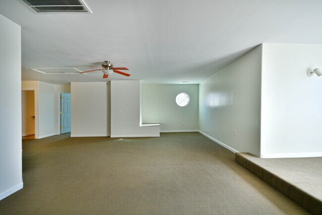 Building Photo - 400 Sunward Path
