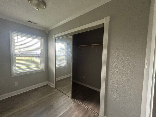 Building Photo - 5752 Edmeston Dr