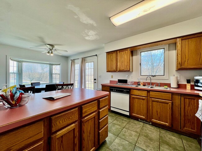Building Photo - Fully Furnished Rental Property