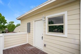 Building Photo - 3502 Longwood Dr