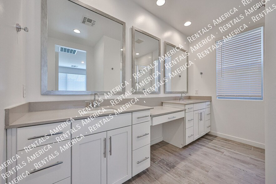 Building Photo - 1625 W la Mirada Dr