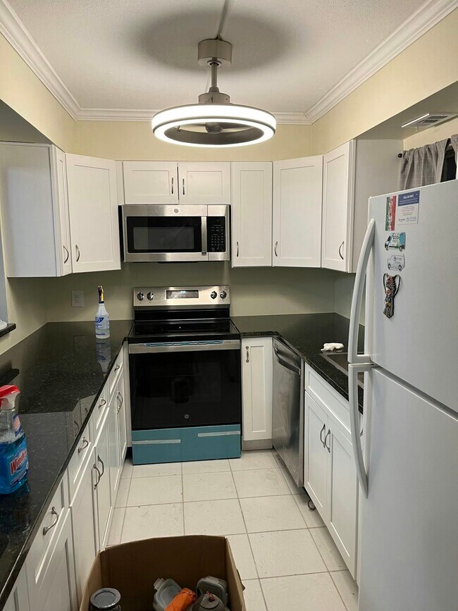 Building Photo - 1926 Ocean Shore Blvd