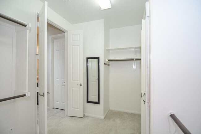 Building Photo - 6411 Edinburgh Ct