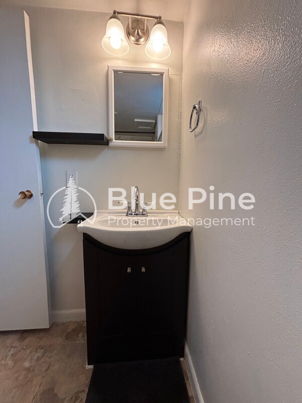 Building Photo - 1058 Mojave St