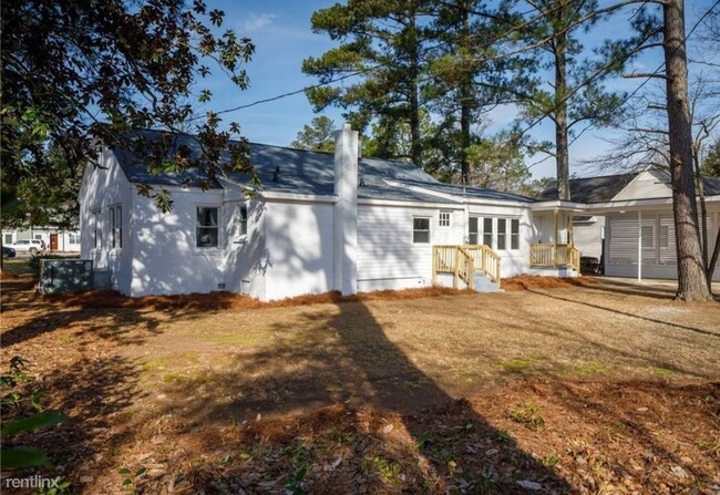 Building Photo - 3 br, 2 bath House - 709 South Main Street