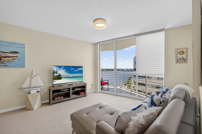 Building Photo - 1551 N Flagler Dr