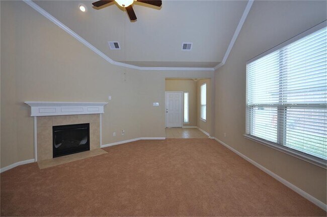 Building Photo - HOME WITH ALL THE UPGRADES! 4 BEDROOM 3 BATH