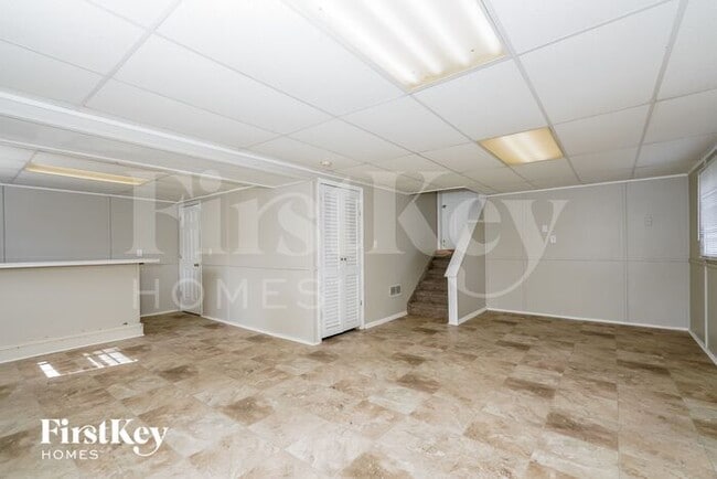 Building Photo - 5821 Buck Rill Dr