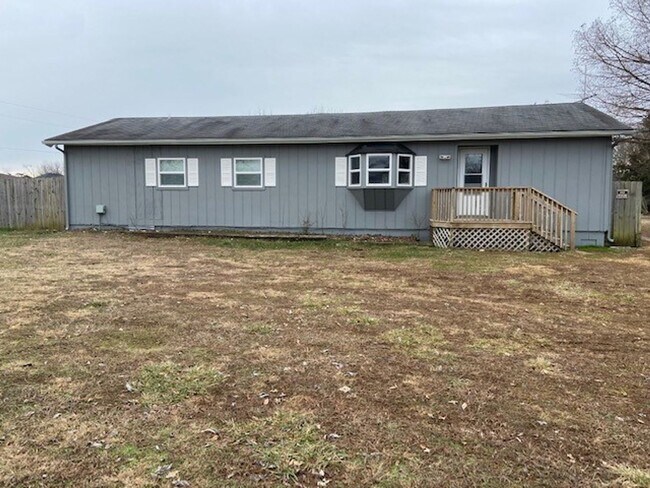 Building Photo - Single-Family Home in Hollister