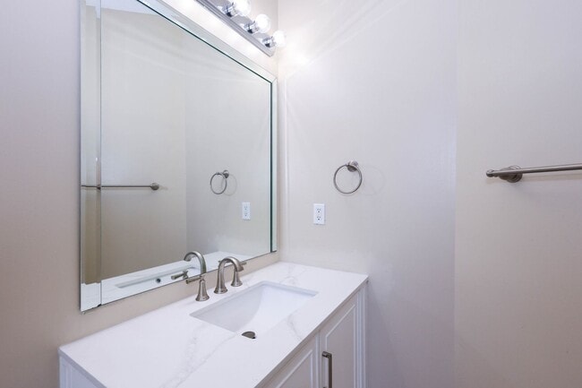 Building Photo - Villa Sonoma Brookhaven