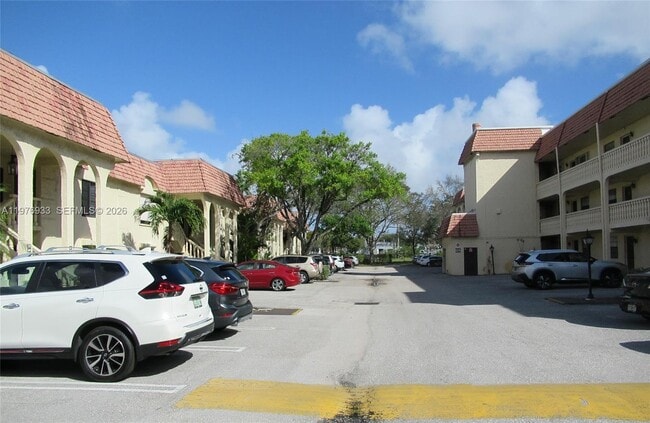 Building Photo - 130 S Cypress Rd