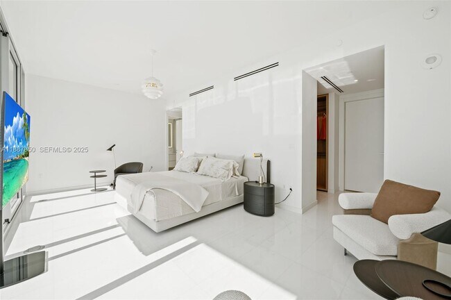 Building Photo - 300 Biscayne Blvd Way