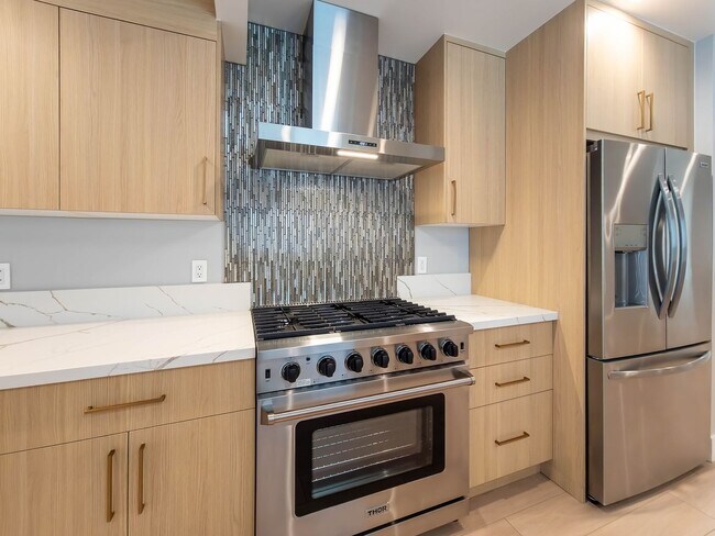 Building Photo - High-End Living Starts Here – Custom Finis...