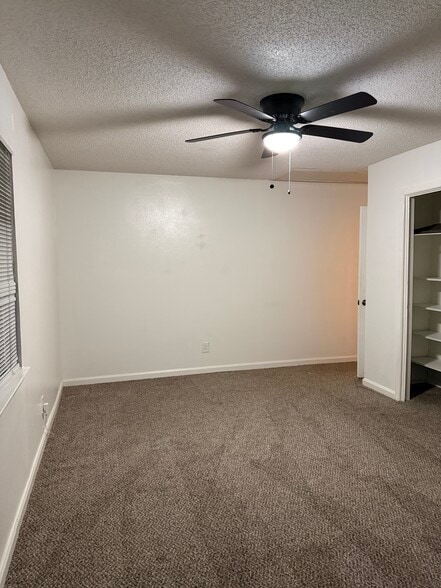 1st bedroom - 1333 Carriage Dr