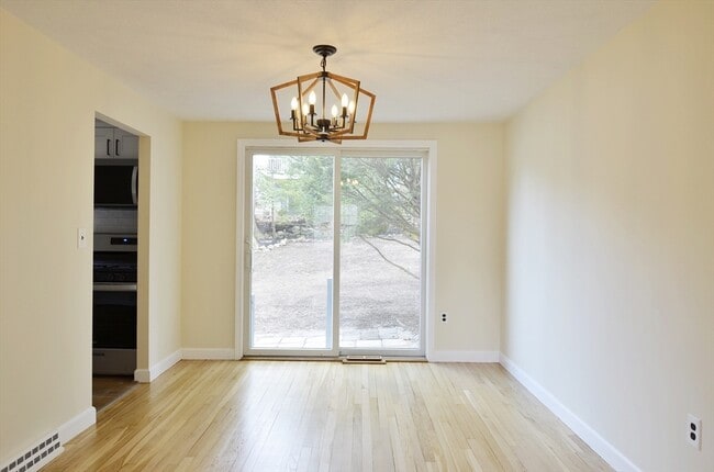 Building Photo - 10 Colburn St