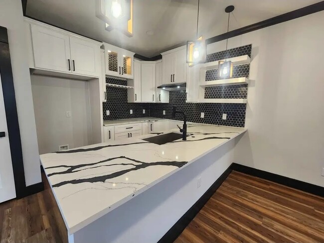 Building Photo - 1002 Natchez Ave