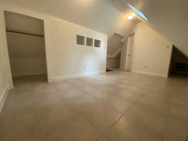 Building Photo - Cute and Cozy 1/1