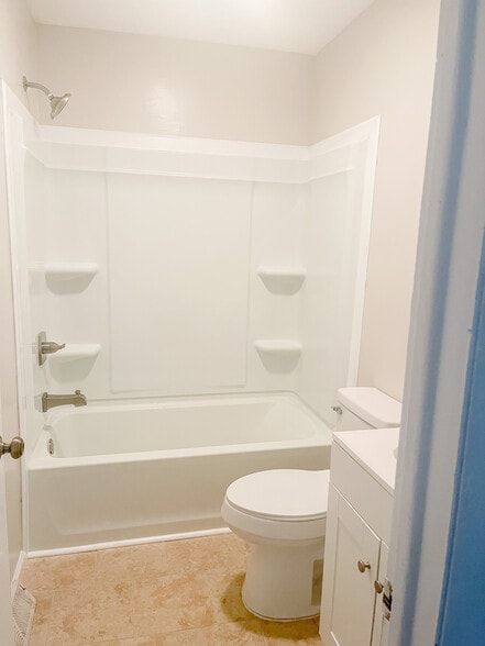 Building Photo - 18 Jon St