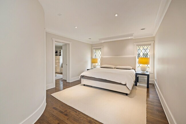 Building Photo - 4445 N Frederick Ave