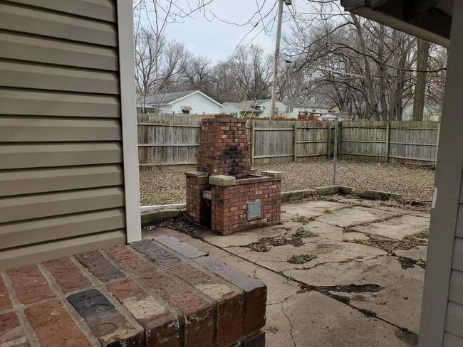 Building Photo - Very nice and recently remodeled 2BR rancher with 1 car garage