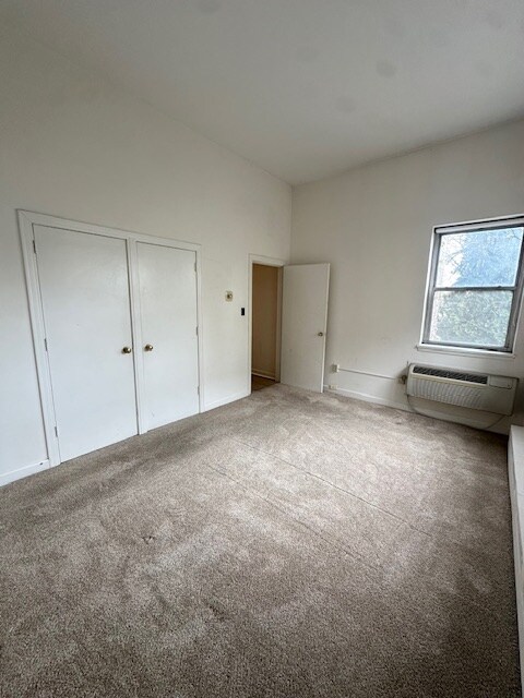 Building Photo - 1121 N Waverly Pl