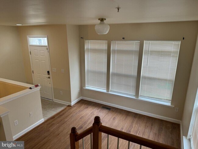 Building Photo - 5543 Hartfield Ave