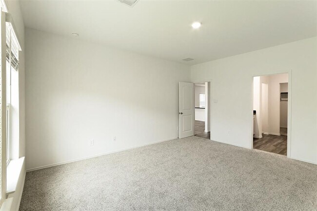 Building Photo - 5602 Sycamore Glen Dr