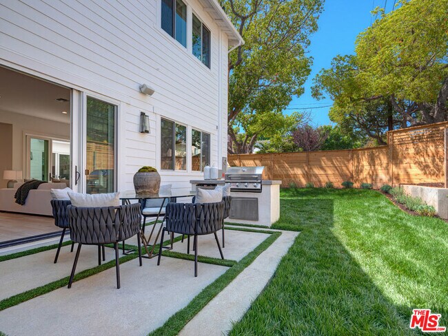 Building Photo - 744 N Almar Ave