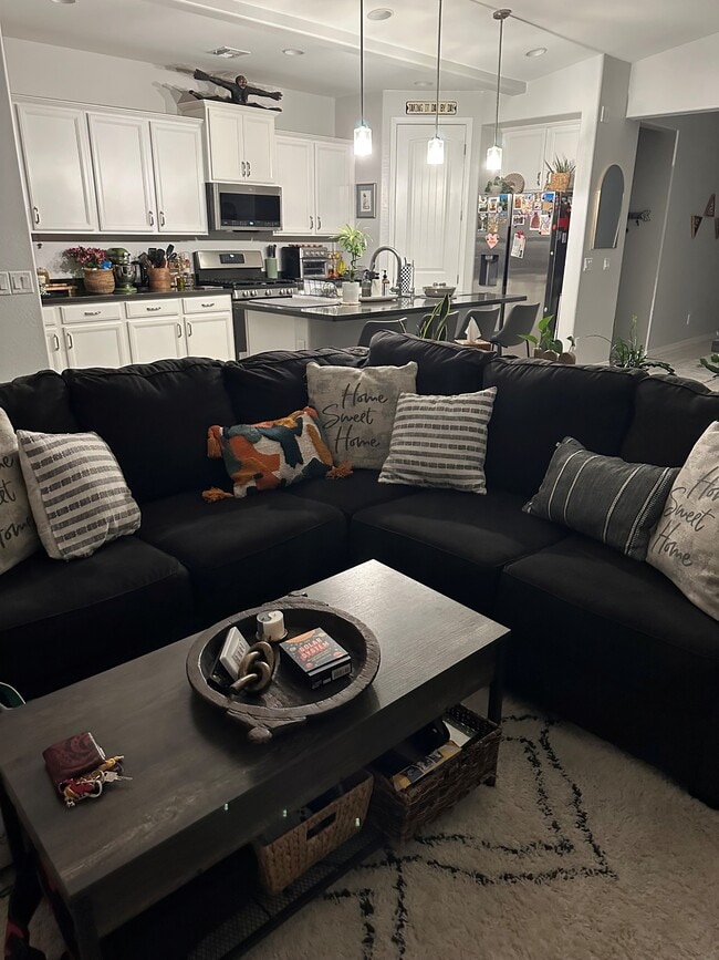 Building Photo - 6255 Goldfinch Dr