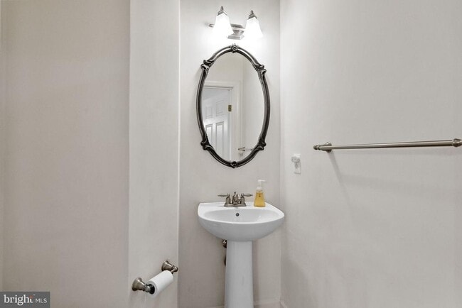 Building Photo - 1515 Regent Manor Ct