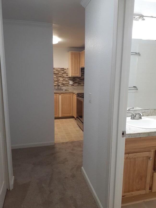 Building Photo - Kirkland Place Condominium