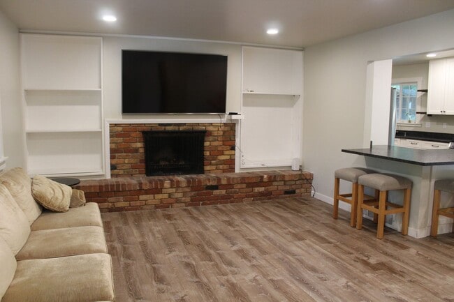 Building Photo - 996 Thrushwood Dr
