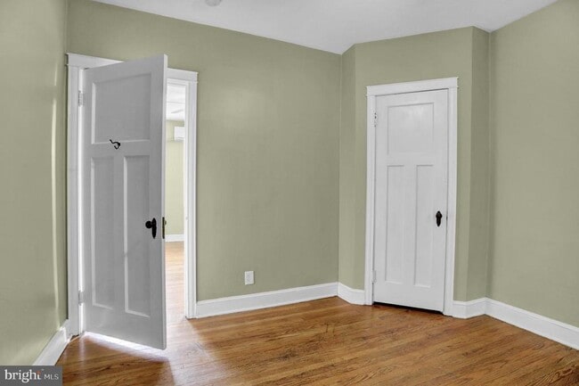 Building Photo - 434 Folcroft St