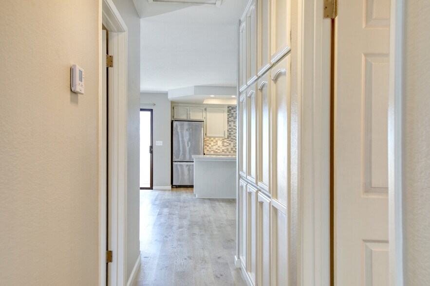 Building Photo - 506 S 14th St